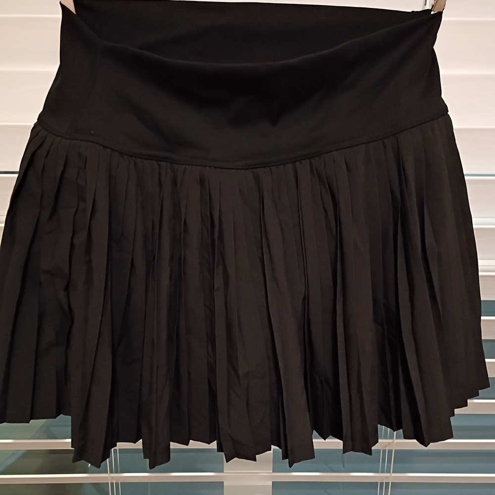 Chic Black Skater Skort